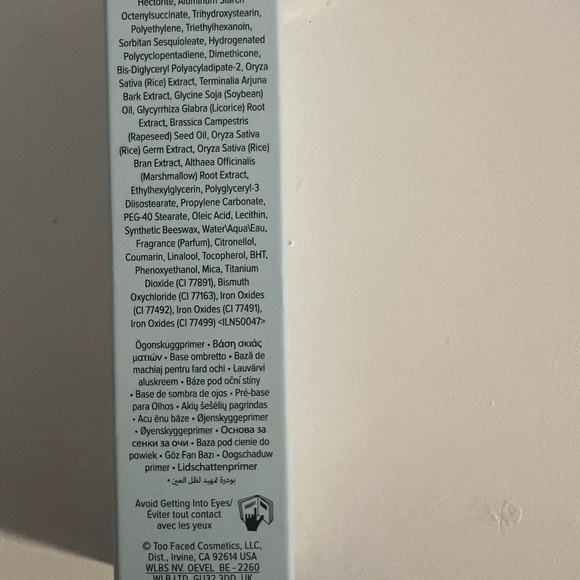 Too Faced Shadow Insurance-24 hour wear- translucent - Picture 6 of 6